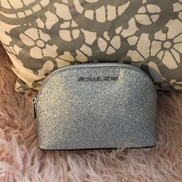 MK travel pouch - Picture 1 of 3